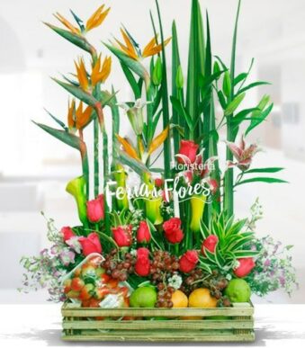 Arreglo Floral con Frutas Akebia