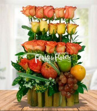 Arreglo Floral con Frutas Salak
