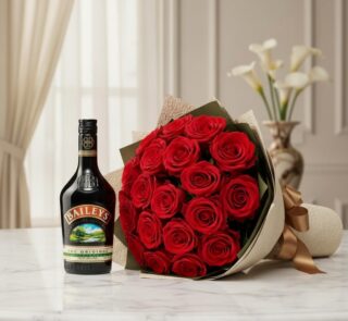 Elegante bouquet de rosas rojas frescas y una botella de Baileys original, presentado sobre una superficie de mármol en un en